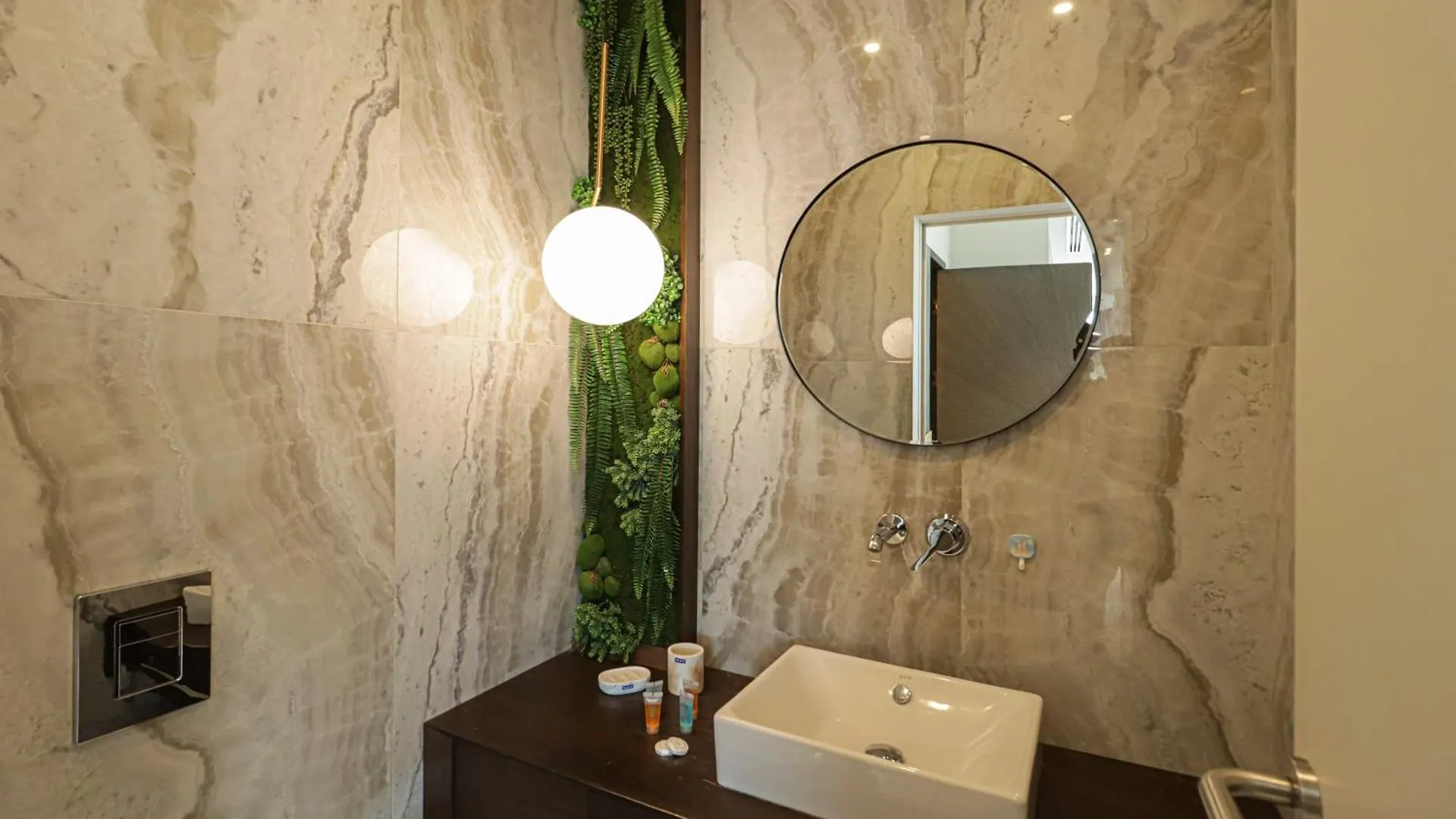 Luxury Hotel Apartment With Stunnig Views For 4 - By Wehost Tbilisi
