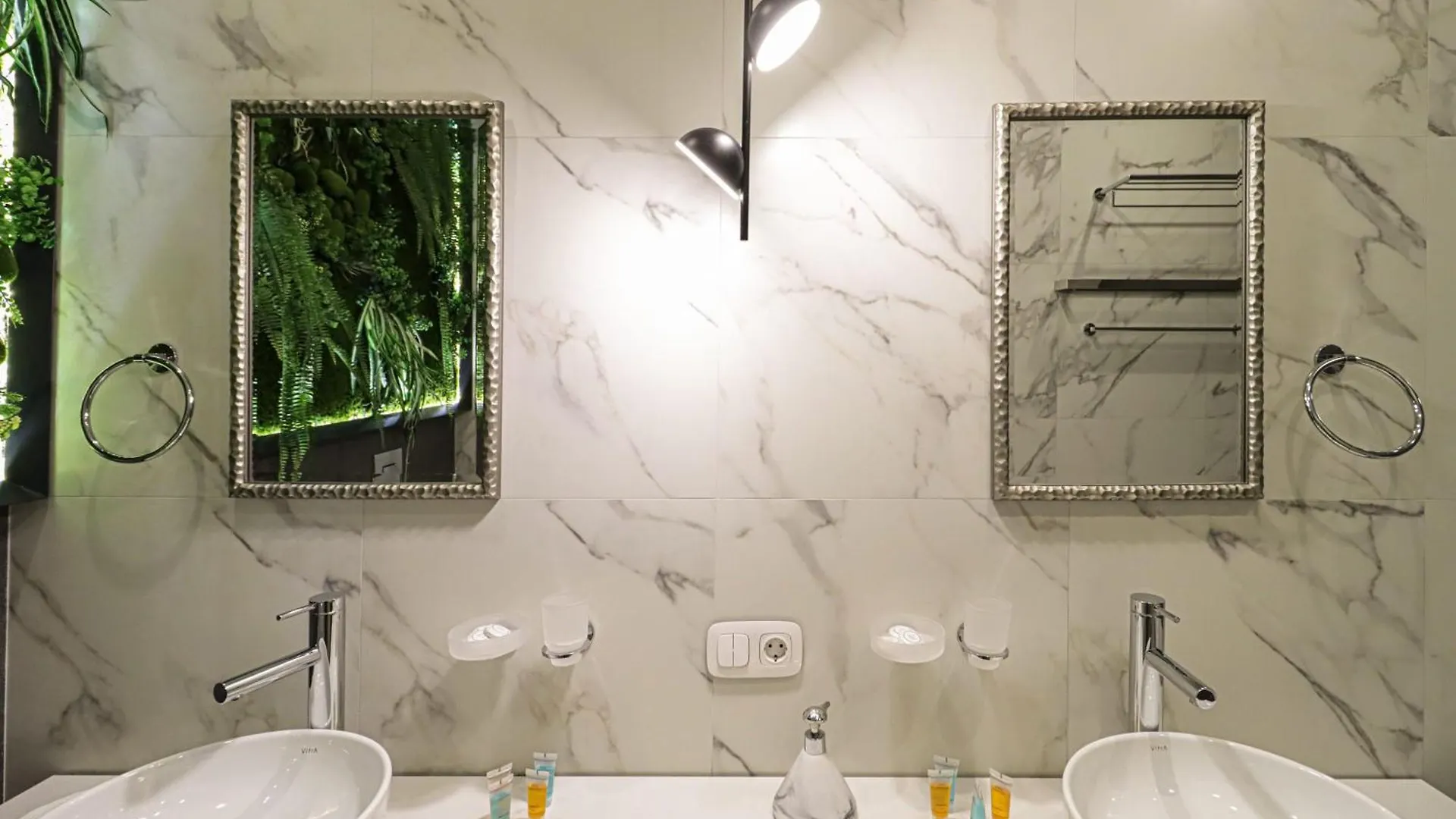 Luxury Hotel Apartment With Stunnig Views For 4 - By Wehost Tbilisi Georgia