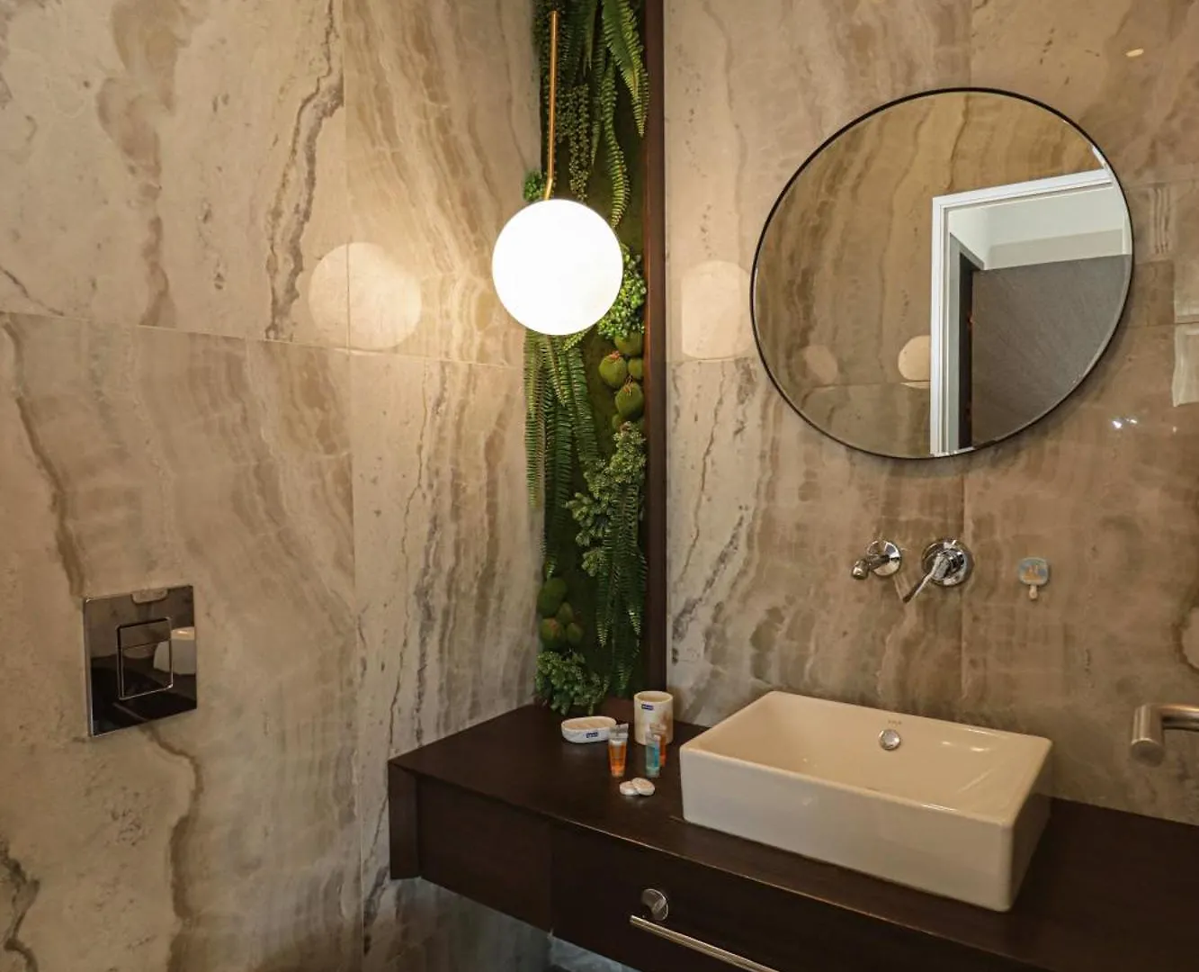 Luxury Hotel Apartment With Stunnig Views For 4 - By Wehost Tbilisi 0*,