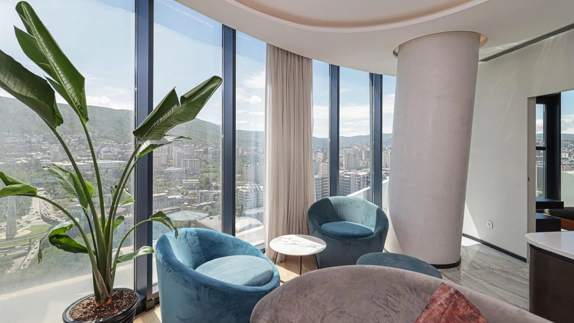 Luxury Hotel Apartment With Stunnig Views For 4 - By Wehost Tiflis 0*,  Gürcistan