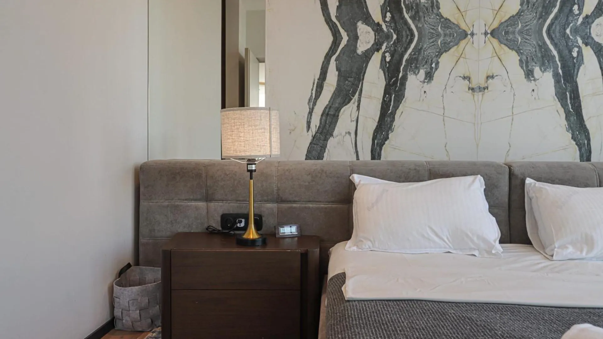 Luxury Hotel Apartment With Stunnig Views For 4 - By Wehost Tiflis 0*,