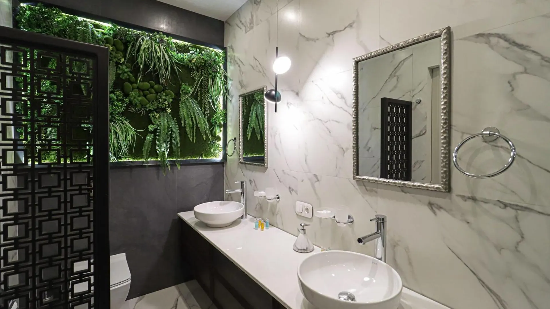 Luxury Hotel Apartment With Stunnig Views For 4 - By Wehost Tiflis
