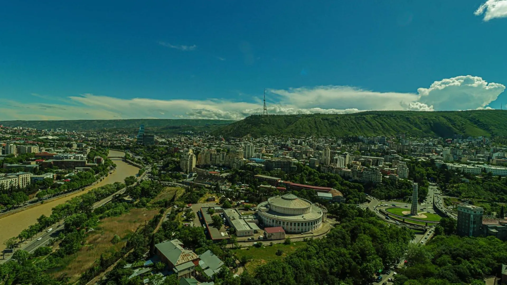 Luxury Hotel Apartment With Stunnig Views For 4 - By Wehost Tiflis 0*,  Gürcistan