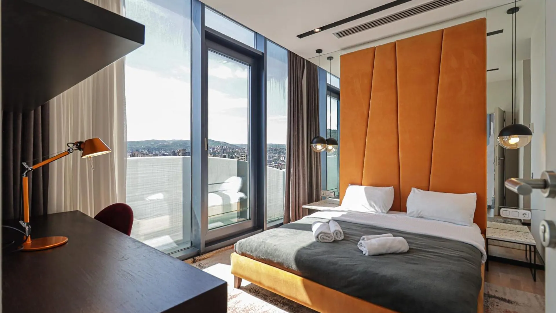 Luxury Hotel Apartment With Stunnig Views For 4 - By Wehost Tiflis 0*,