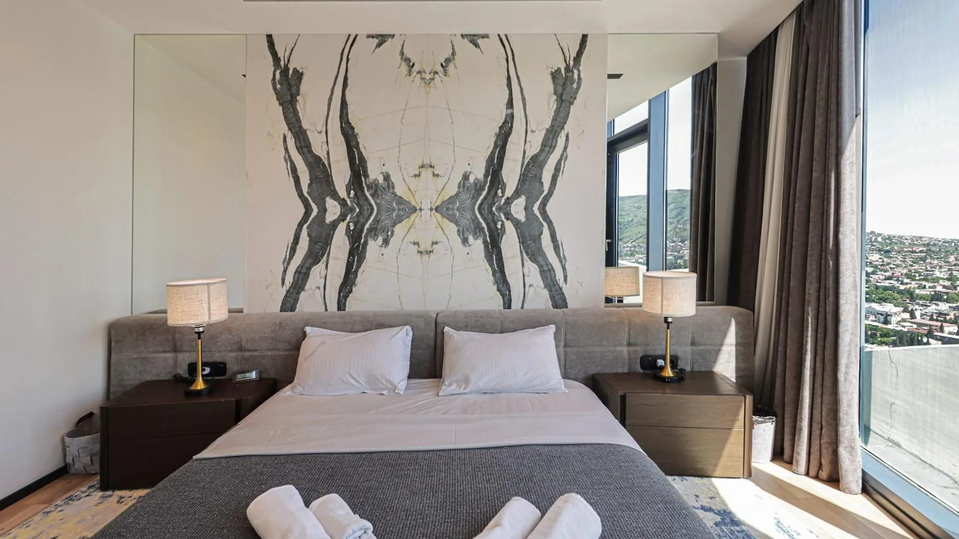Luxury Hotel Apartment With Stunnig Views For 4 - By Wehost Tiflis