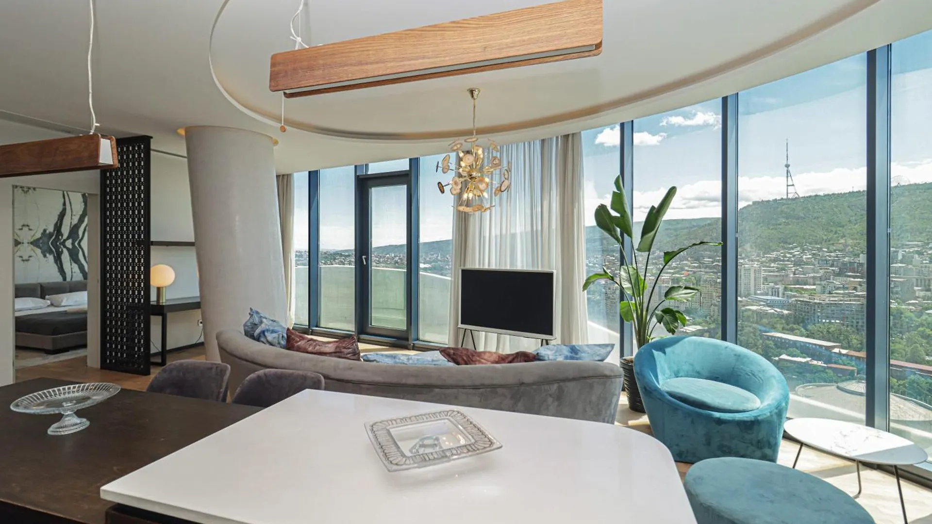 Luxury Hotel Apartment With Stunnig Views For 4 - By Wehost Tiflis Gürcistan