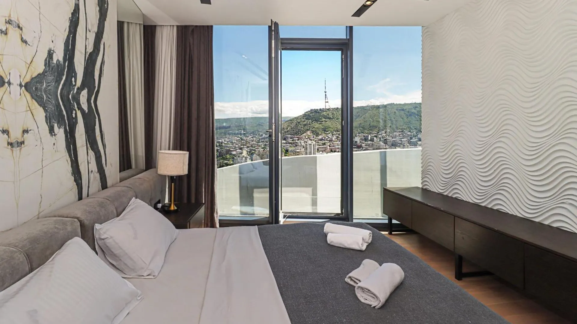 Luxury Hotel Apartment With Stunnig Views For 4 - By Wehost Tiflis